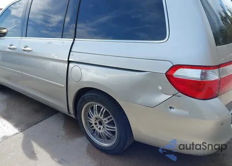 2005 Honda Odyssey Touring z USA, uszkodzony, nr VIN 5FNRL38825B123995